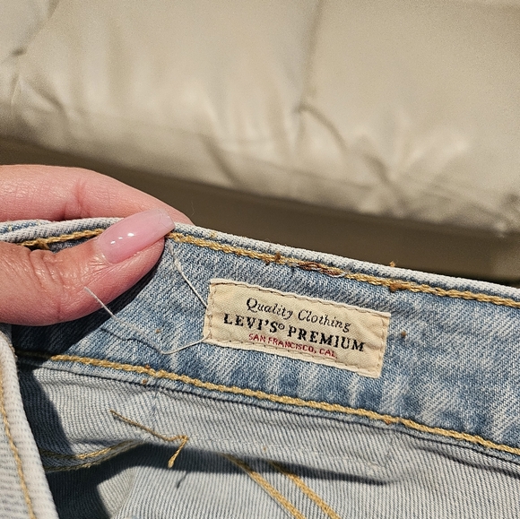 Levi's Plus Size 16 light wash Jean Skirt - Picture 3 of 5